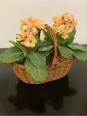 Vintage Faux Peach Primrose Floral Arrangement in Woven Wicker Basket